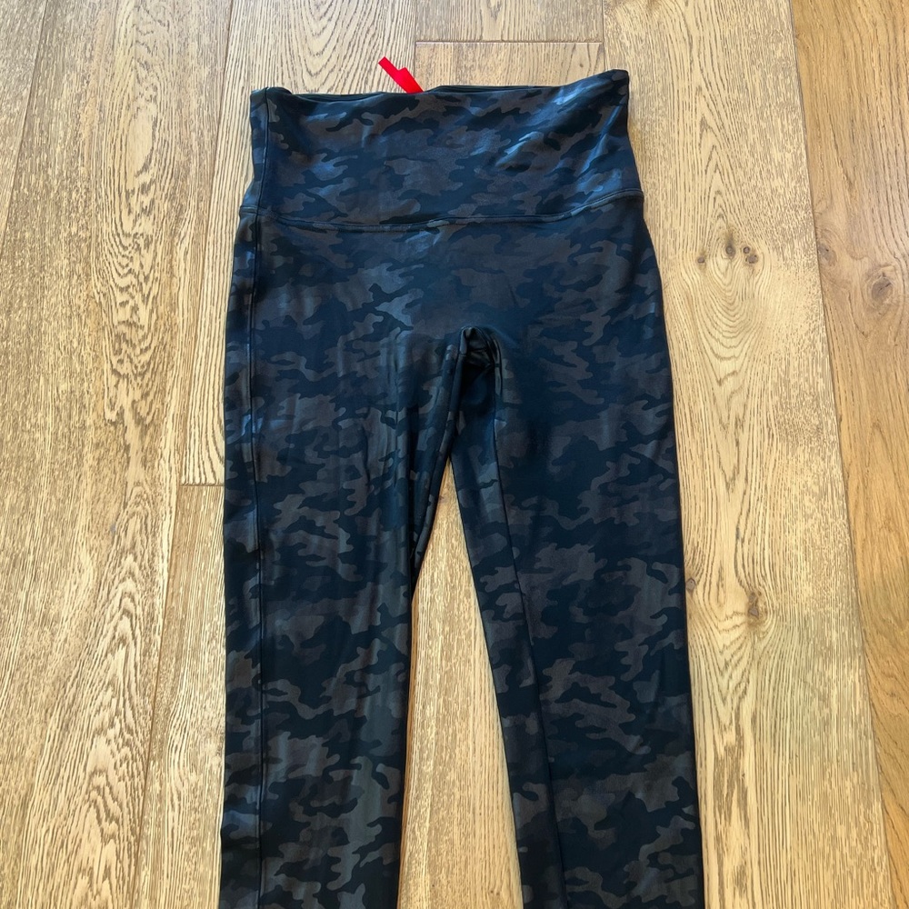 SPANX leggings Camo size XL